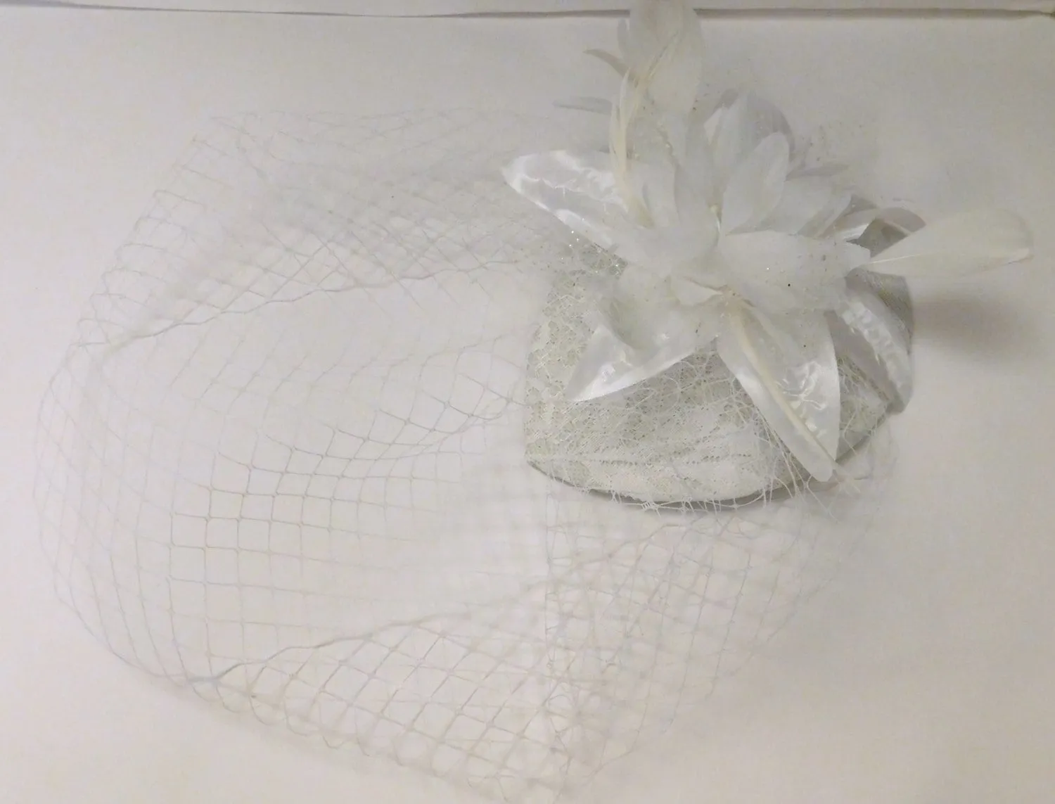 Birdcage veil Hat Fascinator, Bridal  Ivory fascinator Wedding Race, Ascot hat, ladies cocktail hat, Birdcage veil Hat Fascinator