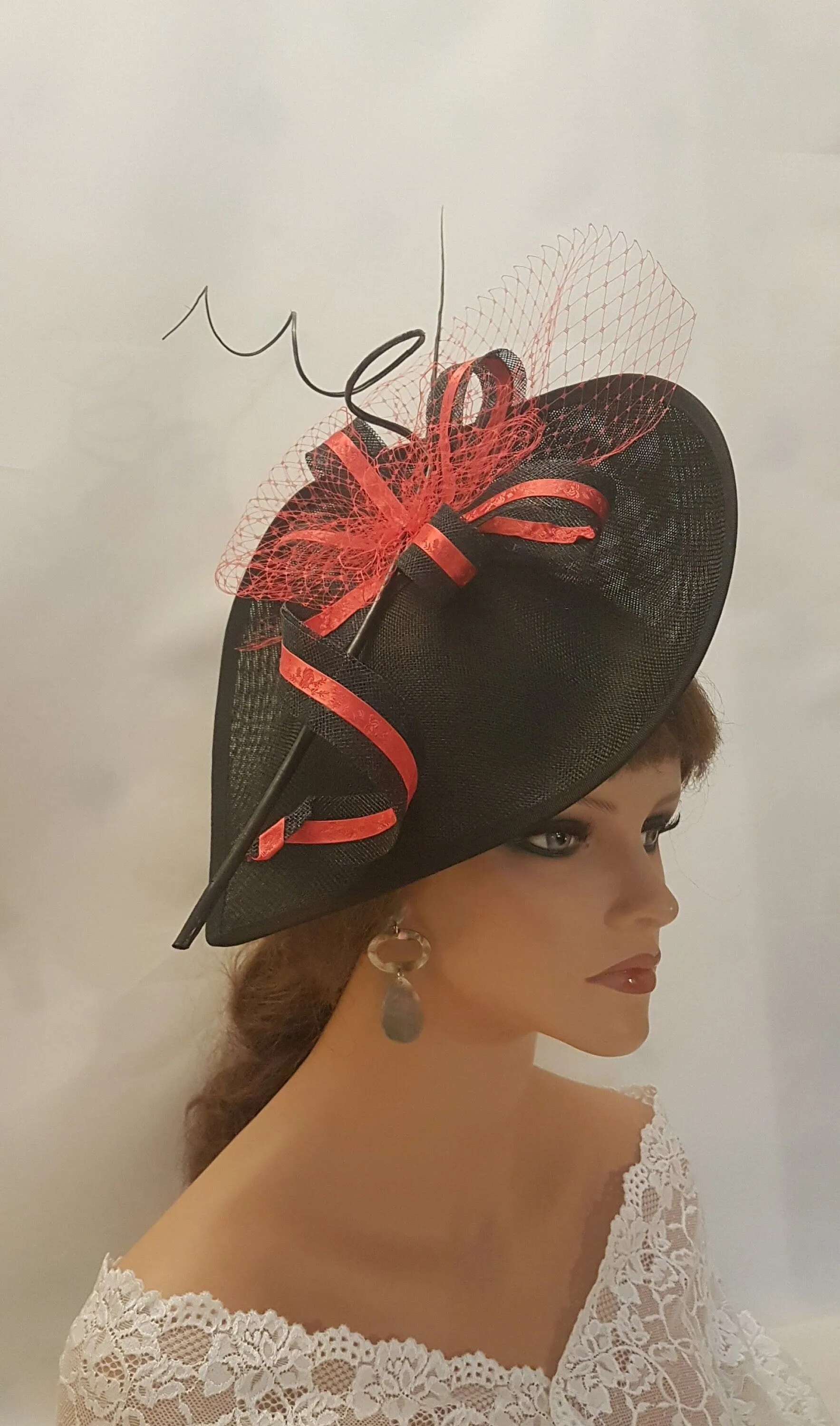 BLACK & RED HAT Fascinator Large hatinator Quill Feather Netting detail Wedding Ceremoney Hatinator Cocktail Royal Ascot Race Hat Fascinator