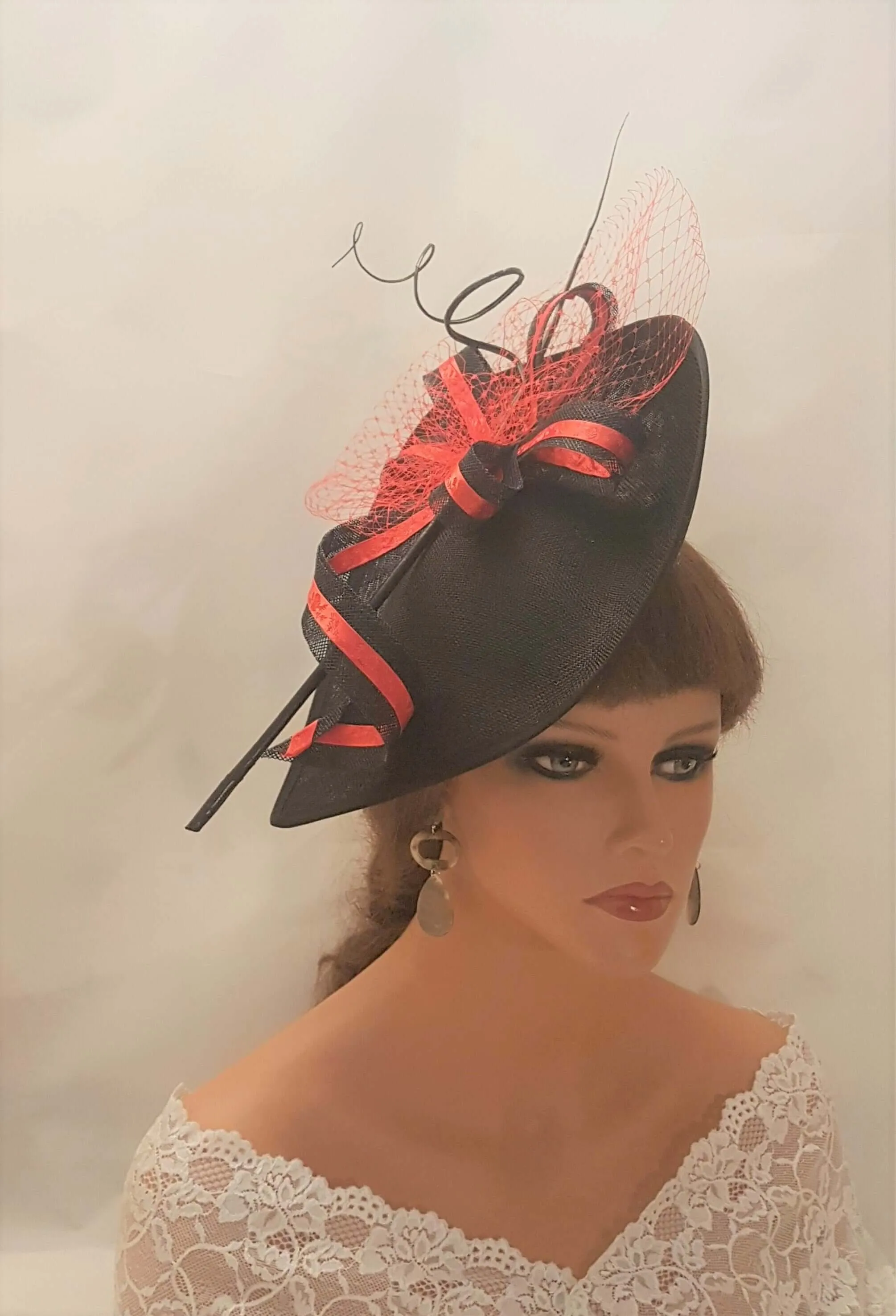 BLACK & RED HAT Fascinator Large hatinator Quill Feather Netting detail Wedding Ceremoney Hatinator Cocktail Royal Ascot Race Hat Fascinator