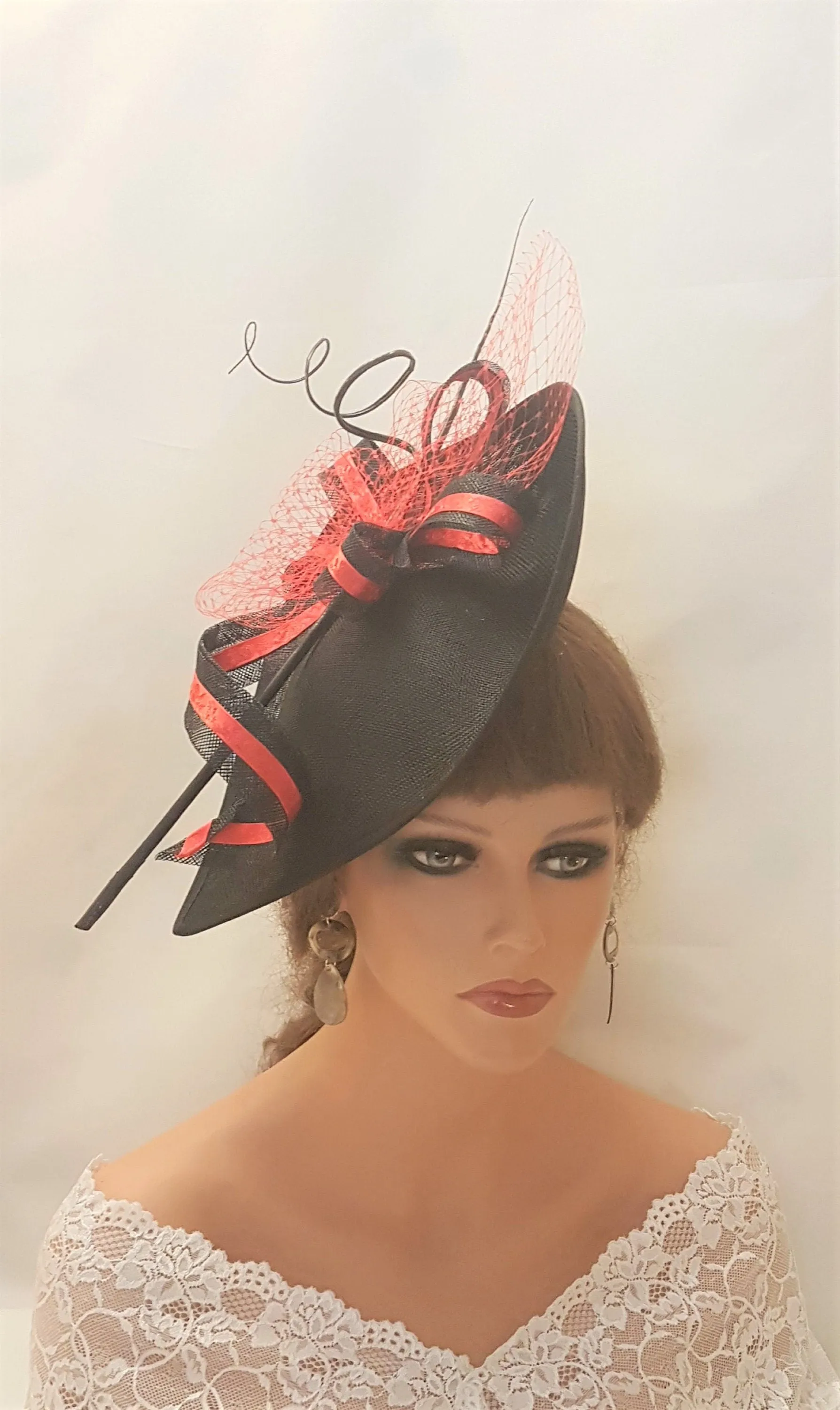 BLACK & RED HAT Fascinator Large hatinator Quill Feather Netting detail Wedding Ceremoney Hatinator Cocktail Royal Ascot Race Hat Fascinator