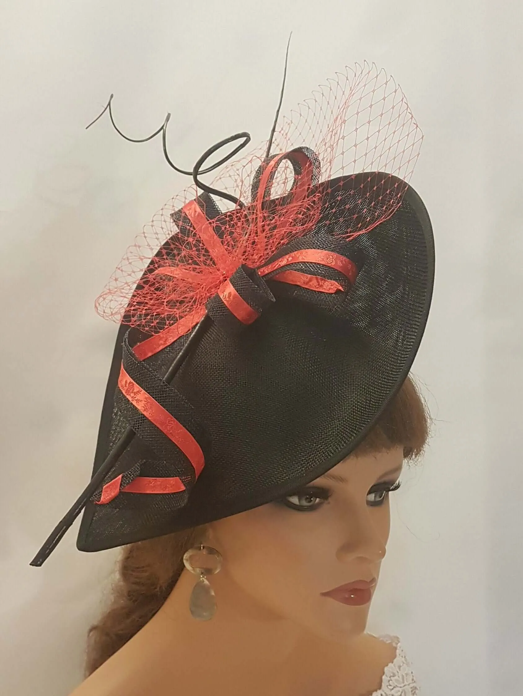 BLACK & RED HAT Fascinator Large hatinator Quill Feather Netting detail Wedding Ceremoney Hatinator Cocktail Royal Ascot Race Hat Fascinator