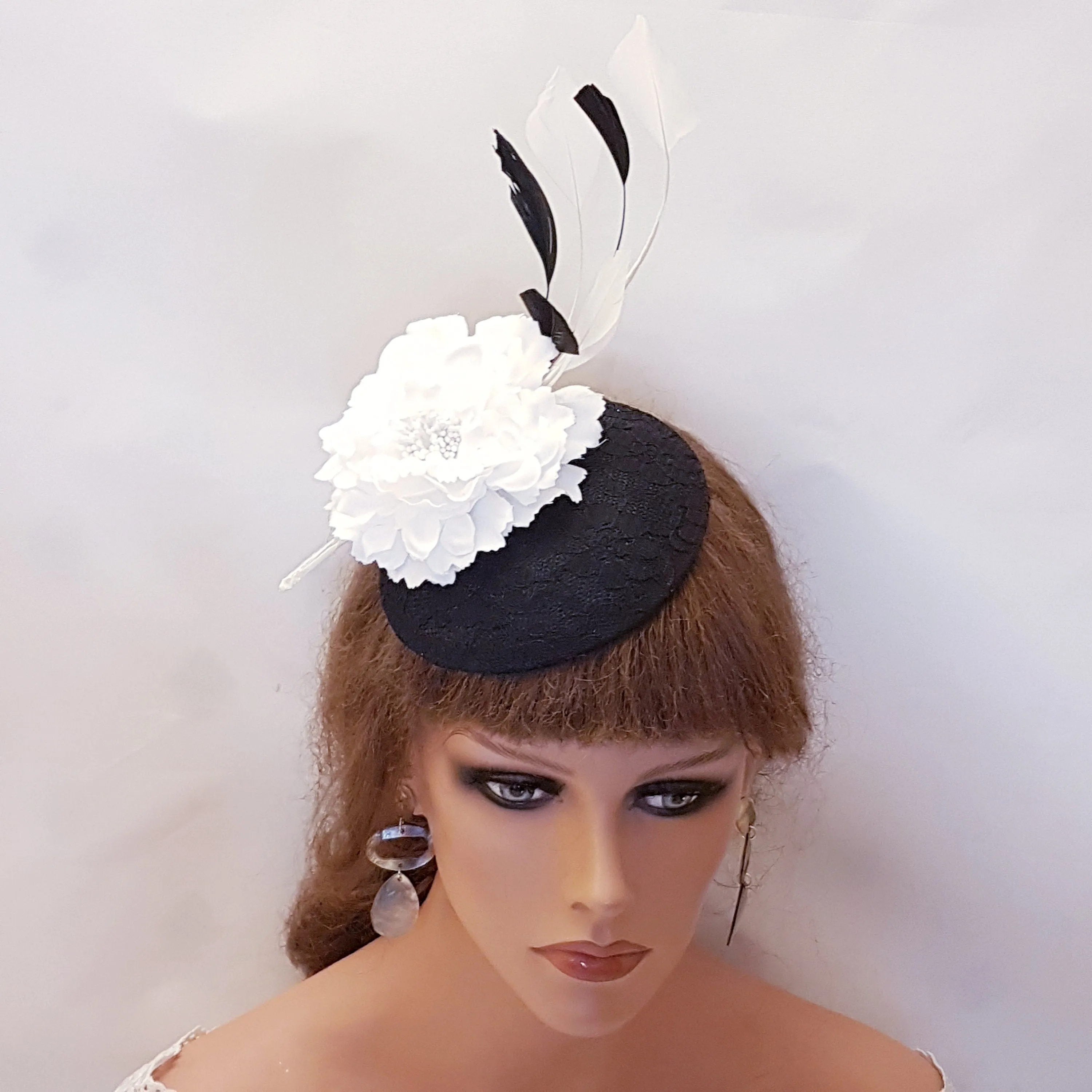 BLACK and White HAT Fascinator  Black lace Hat White Flower Hat with Black & White Feathers Wedding, Ceremoney Hatinator Cocktail Ascot Hat