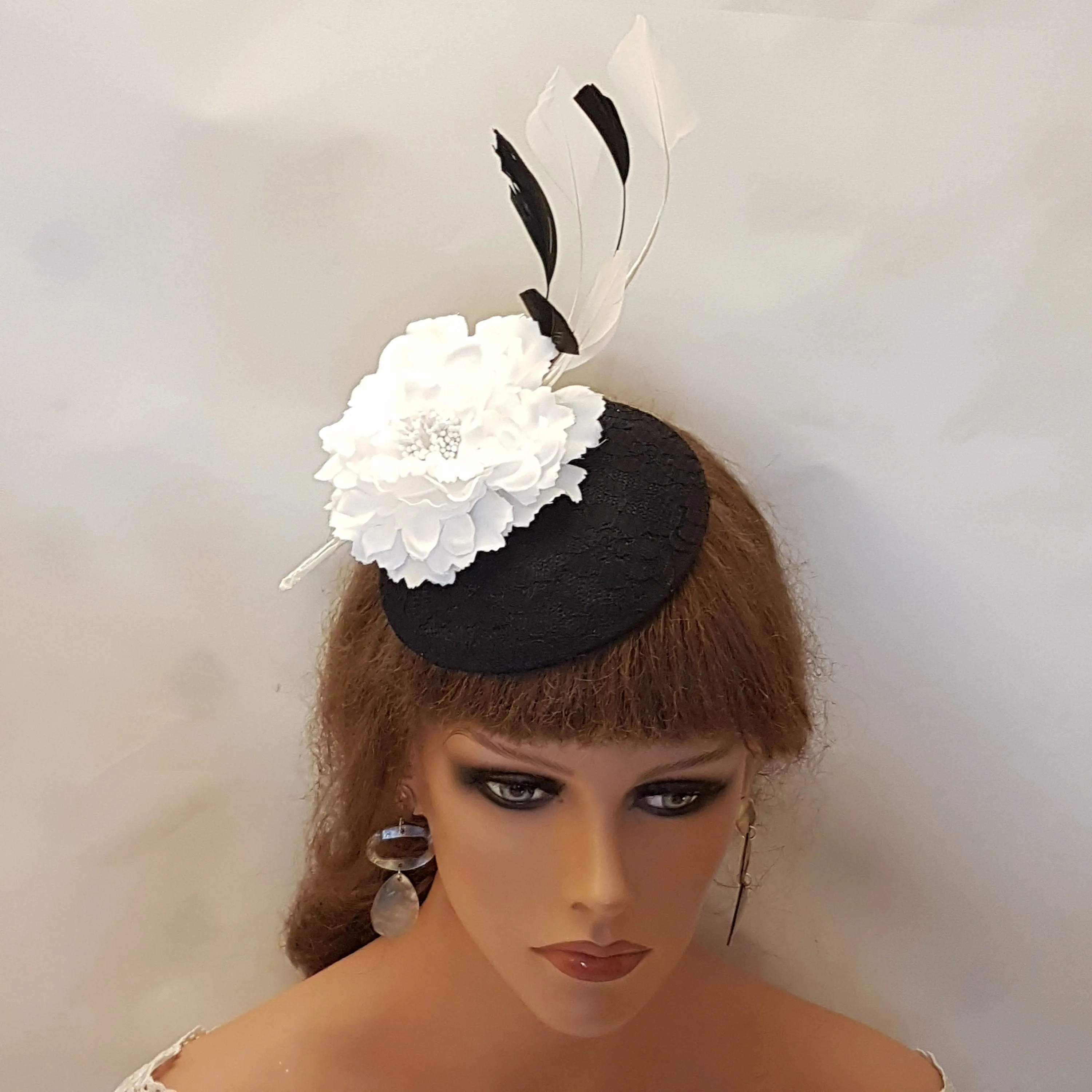 BLACK and White HAT Fascinator  Black lace Hat White Flower Hat with Black & White Feathers Wedding, Ceremoney Hatinator Cocktail Ascot Hat