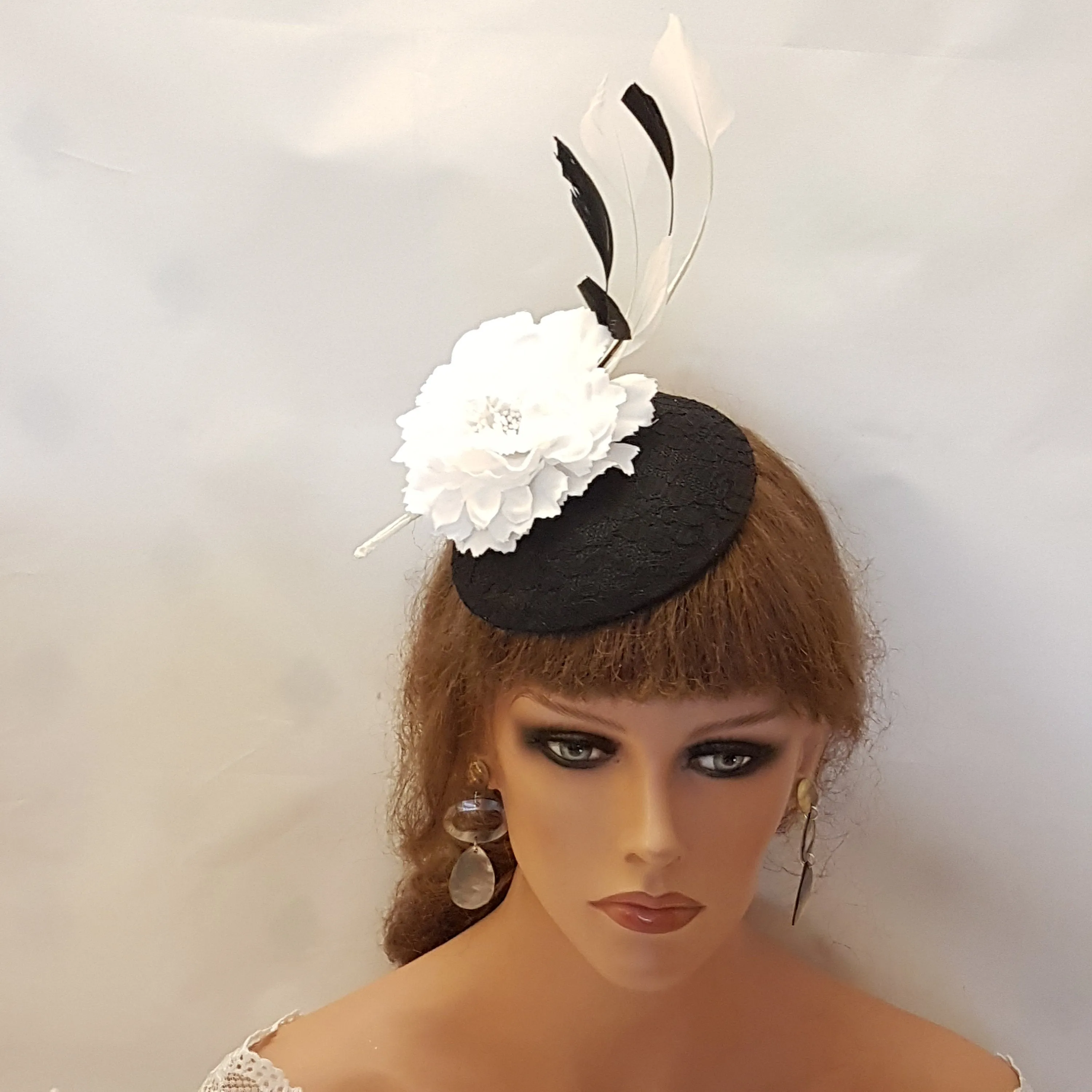 BLACK and White HAT Fascinator  Black lace Hat White Flower Hat with Black & White Feathers Wedding, Ceremoney Hatinator Cocktail Ascot Hat