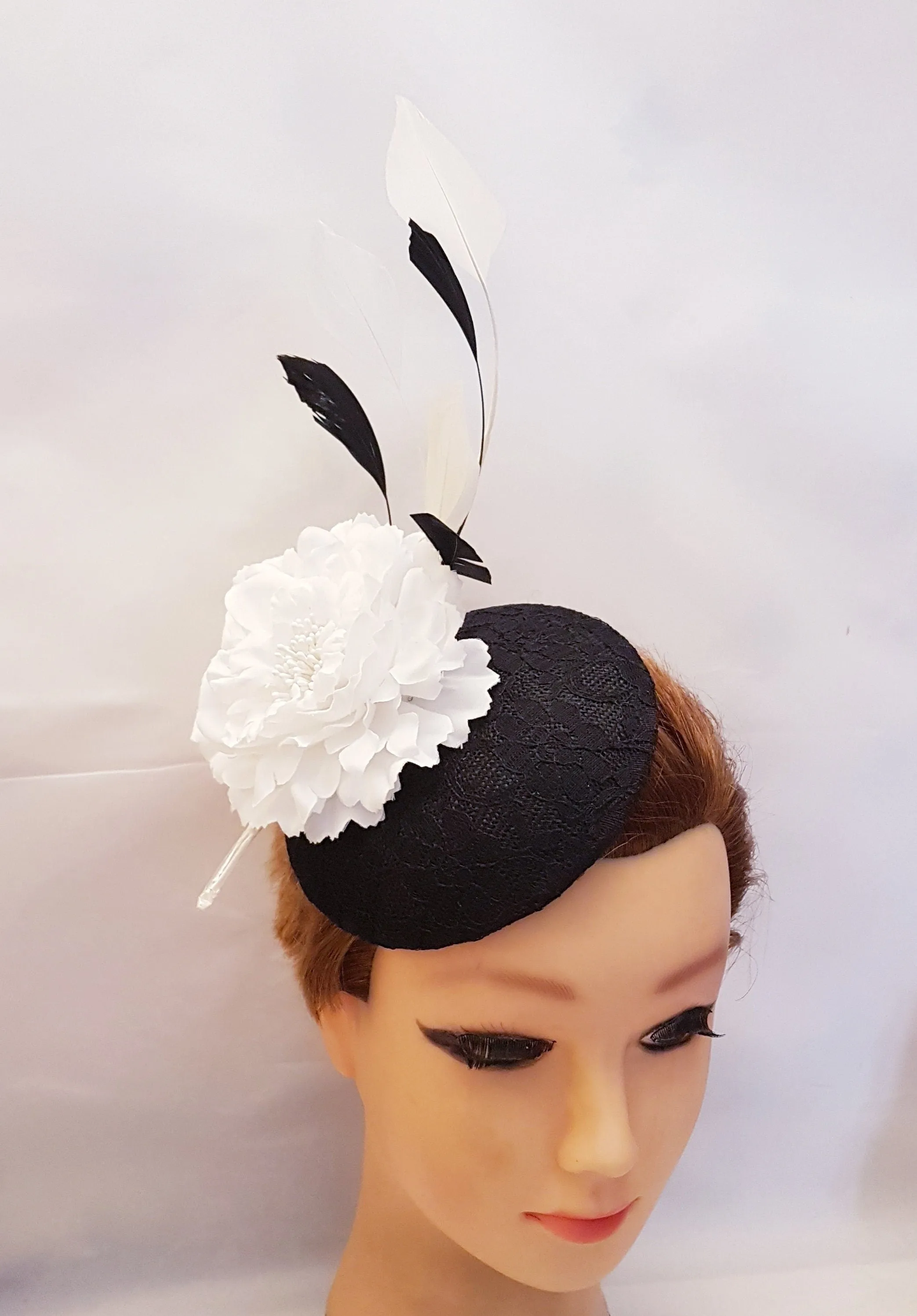 BLACK and White HAT Fascinator  Black lace Hat White Flower Hat with Black & White Feathers Wedding, Ceremoney Hatinator Cocktail Ascot Hat