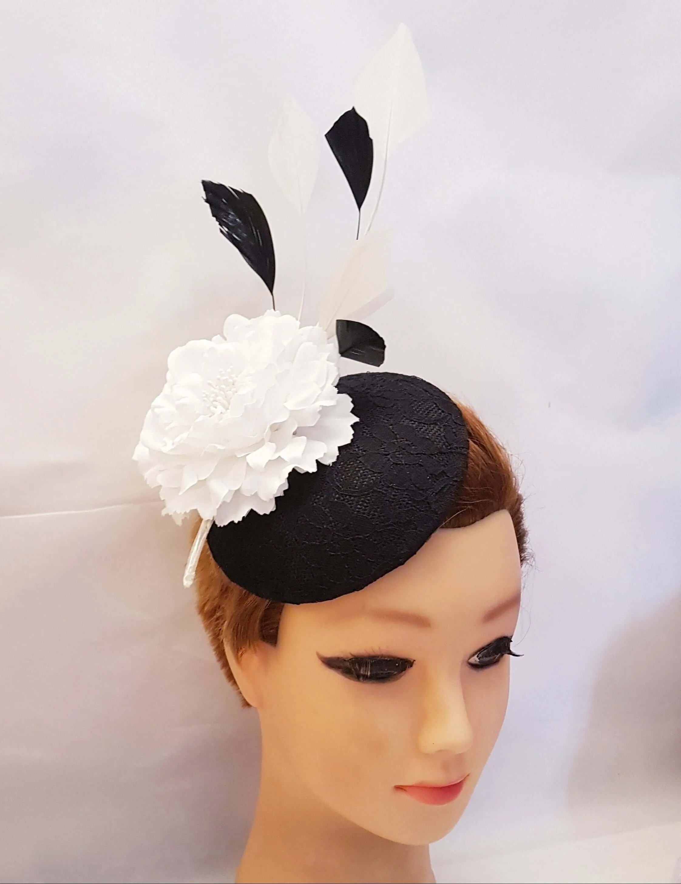 BLACK and White HAT Fascinator  Black lace Hat White Flower Hat with Black & White Feathers Wedding, Ceremoney Hatinator Cocktail Ascot Hat