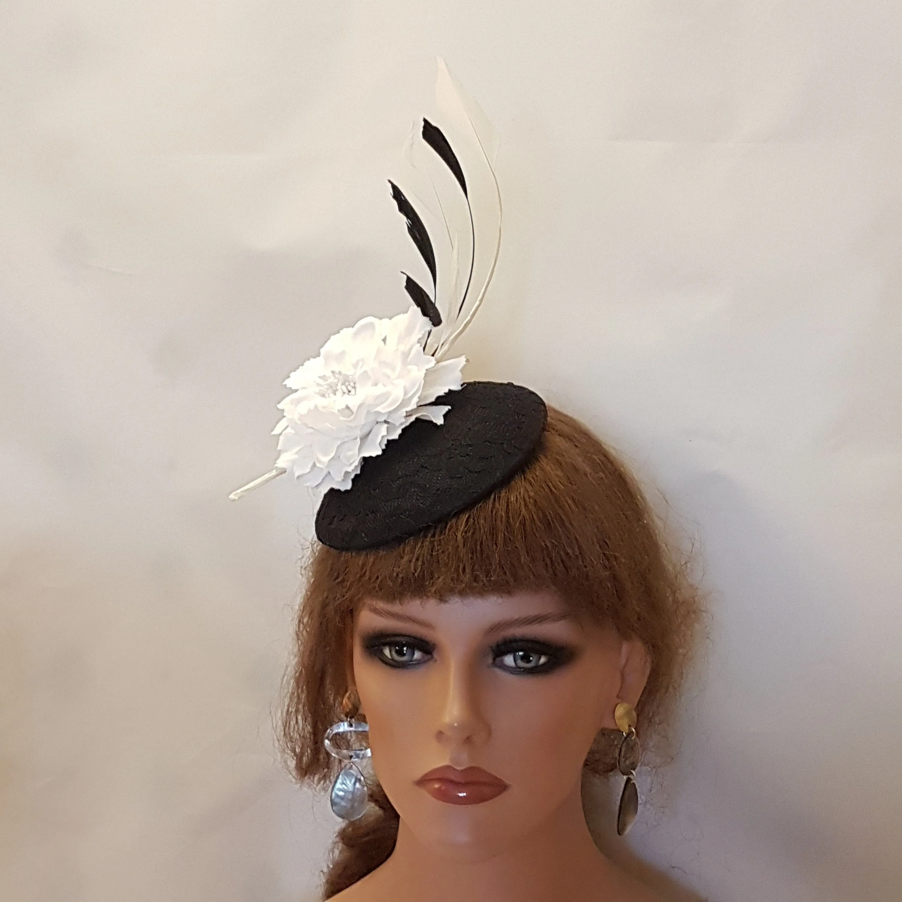 BLACK and White HAT Fascinator  Black lace Hat White Flower Hat with Black & White Feathers Wedding, Ceremoney Hatinator Cocktail Ascot Hat