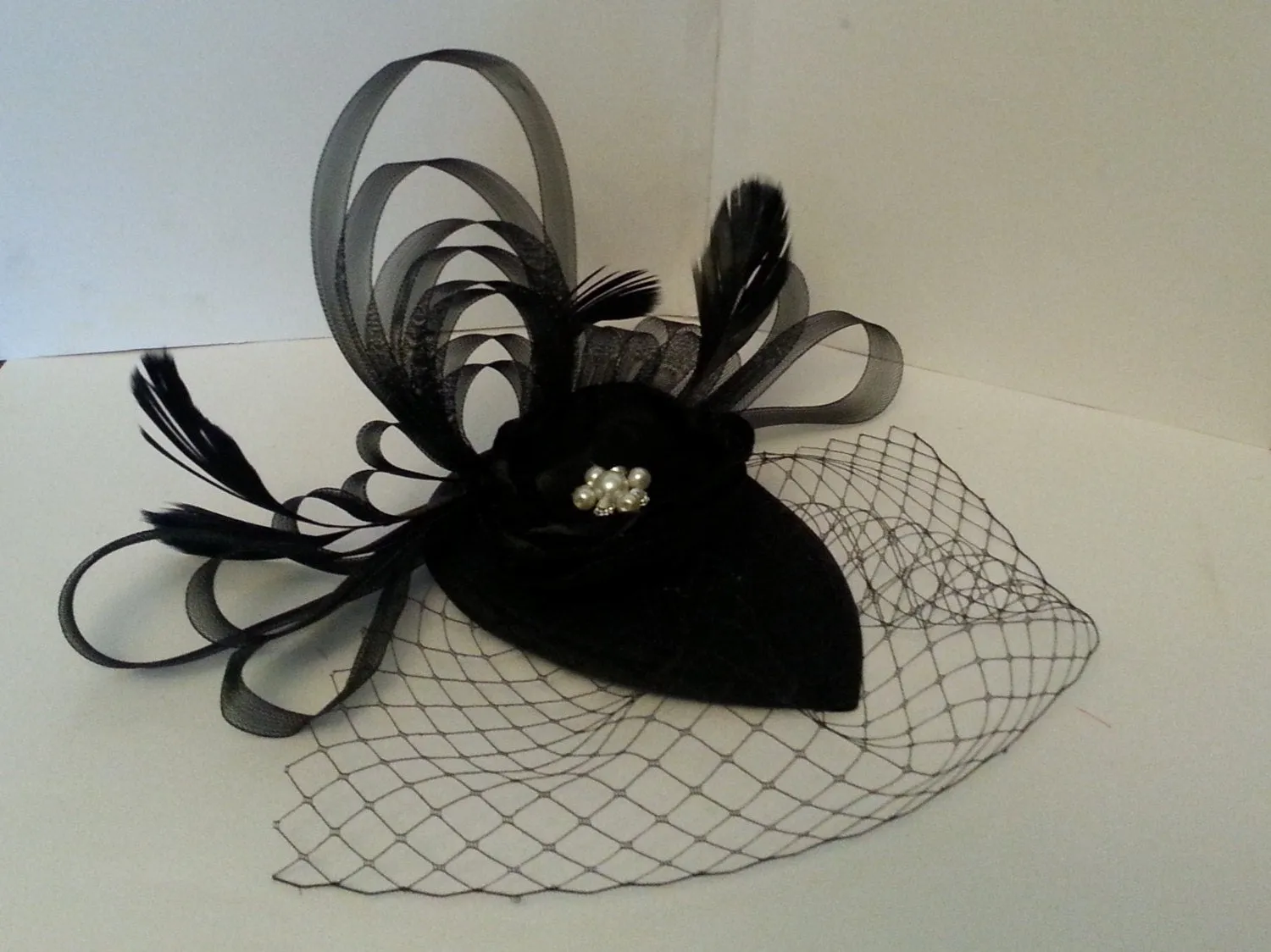 BLACK Birdcage veil Teardrop Hat Fascinator Wedding Race Royal Ascot Kentucky Derby Halloween hat birdcageVeil,vintage inspired  feather HAT