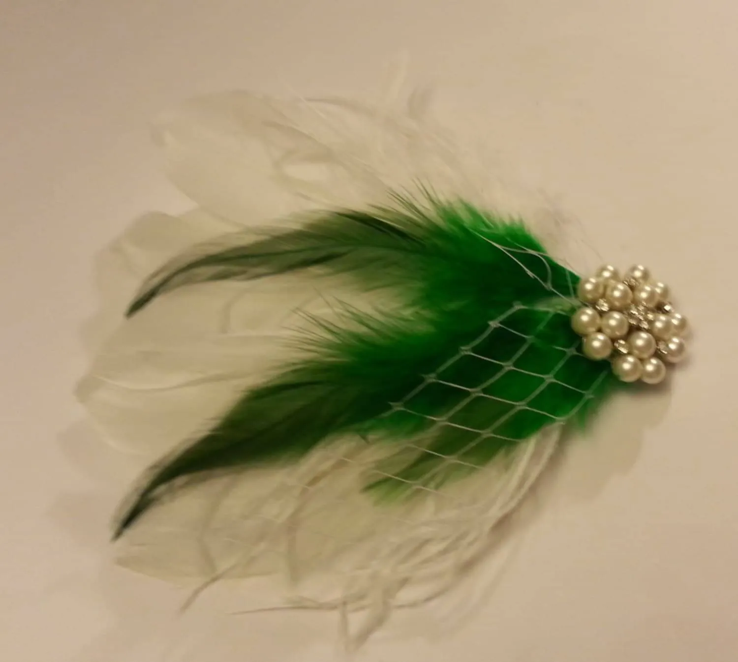 Bridal hair clip, Wedding hair accessory, Green & White feather clip,Bridal Feather Fascinator, Feather Hair Piece, Wedding Hair Accessories