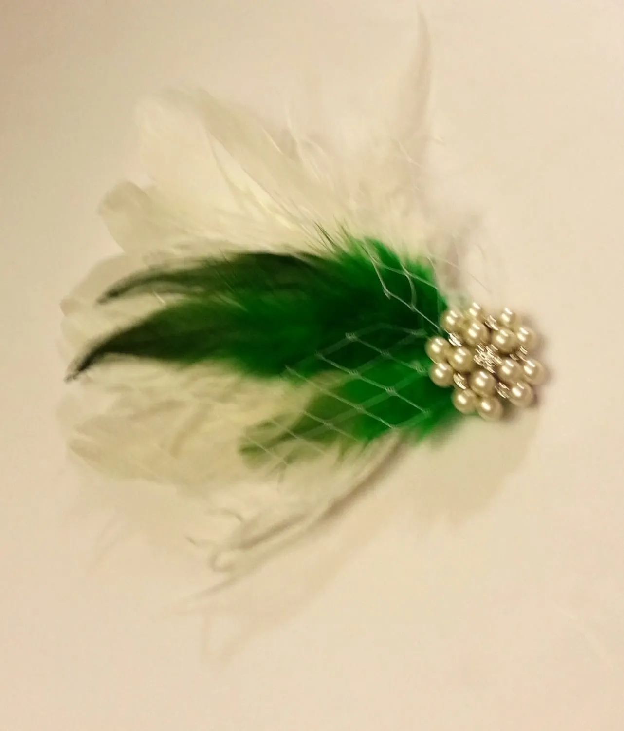 Bridal hair clip, Wedding hair accessory, Green & White feather clip,Bridal Feather Fascinator, Feather Hair Piece, Wedding Hair Accessories