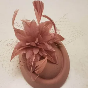 DUSTY PINK HAT Fascinator, 40s 50s Pink Hat fascinator #Dusky Pink Feather hat fascinator, Cocktail,Ladies day,Ascot hat  feather flower hat