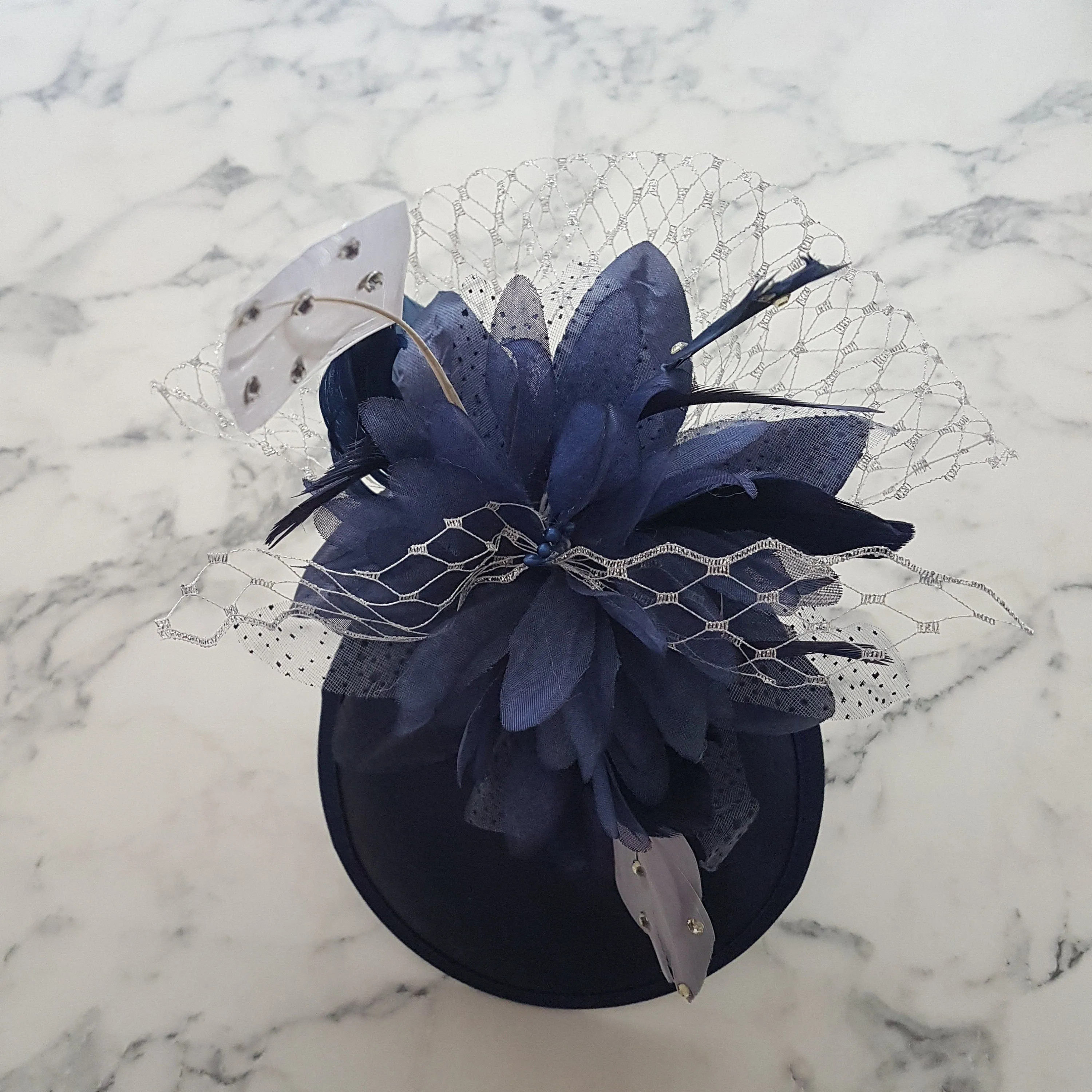 FASCINATOR hat NAVY BLUE Hat fascinator #Blue  hat fascinator Race, Cocktail,Ladies day,Ascot hat Blue and silver feather hat Fascinator