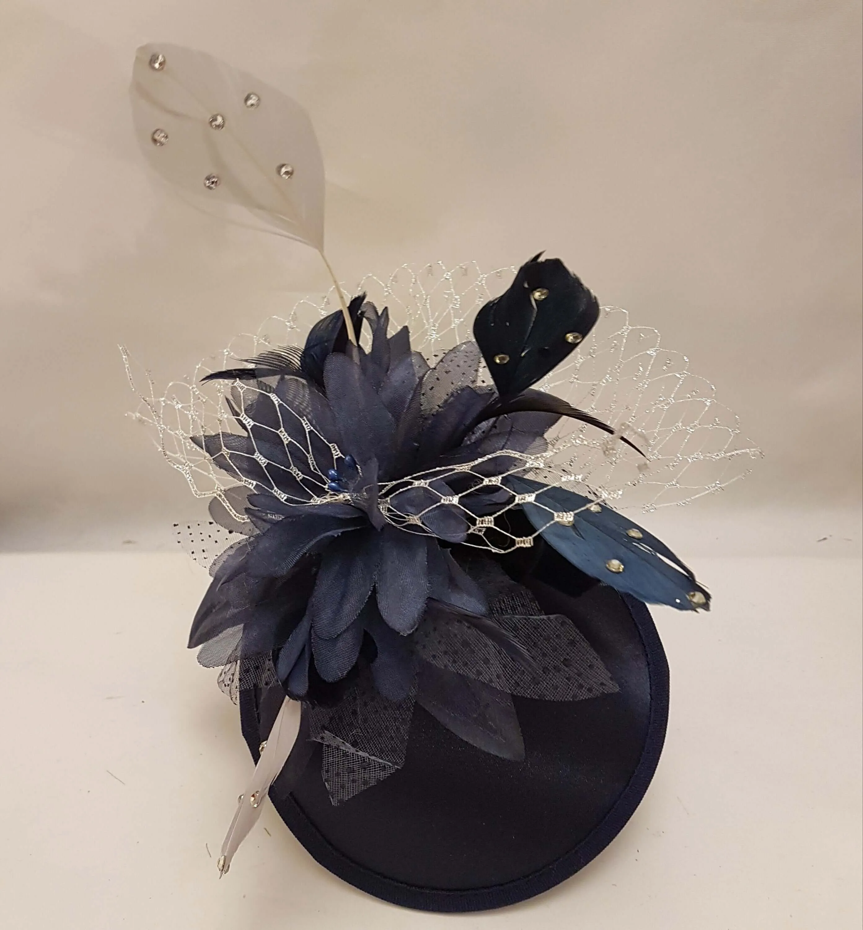 FASCINATOR hat NAVY BLUE Hat fascinator #Blue  hat fascinator Race, Cocktail,Ladies day,Ascot hat Blue and silver feather hat Fascinator
