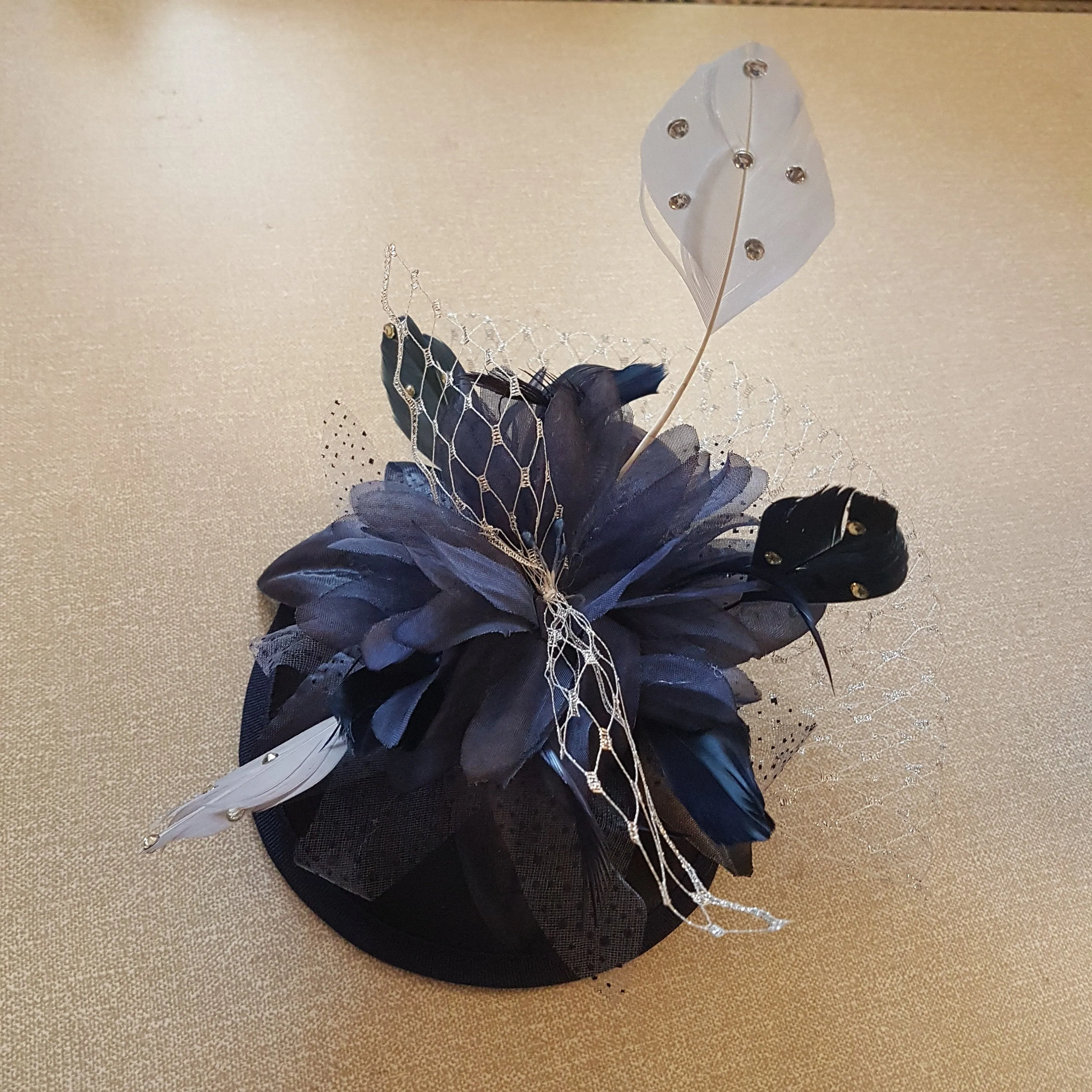 FASCINATOR hat NAVY BLUE Hat fascinator #Blue  hat fascinator Race, Cocktail,Ladies day,Ascot hat Blue and silver feather hat Fascinator
