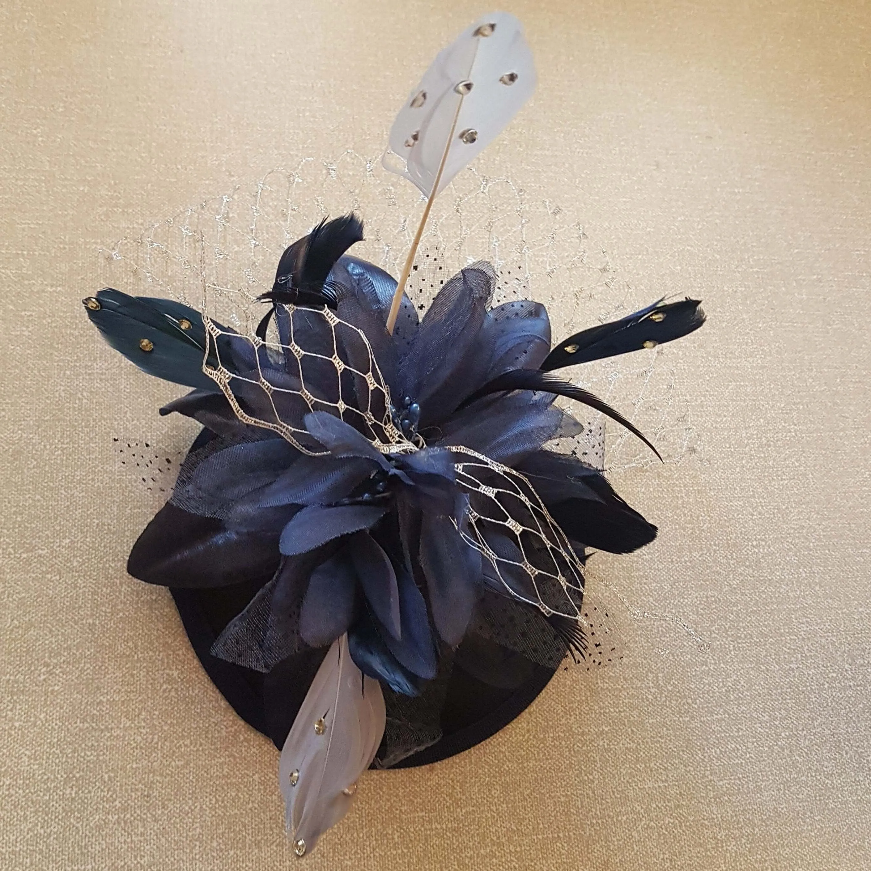 FASCINATOR hat NAVY BLUE Hat fascinator #Blue  hat fascinator Race, Cocktail,Ladies day,Ascot hat Blue and silver feather hat Fascinator