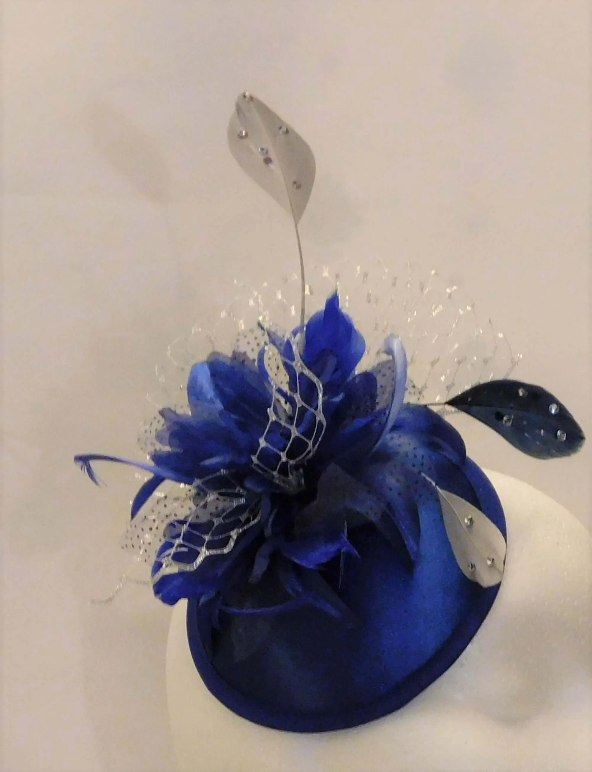 FASCINATOR hat ROYAL BLUE Hat fascinator #Blue  hat fascinator Race, Cocktail,Ladies day,Ascot hat Blue and silver feather hat Fascinator
