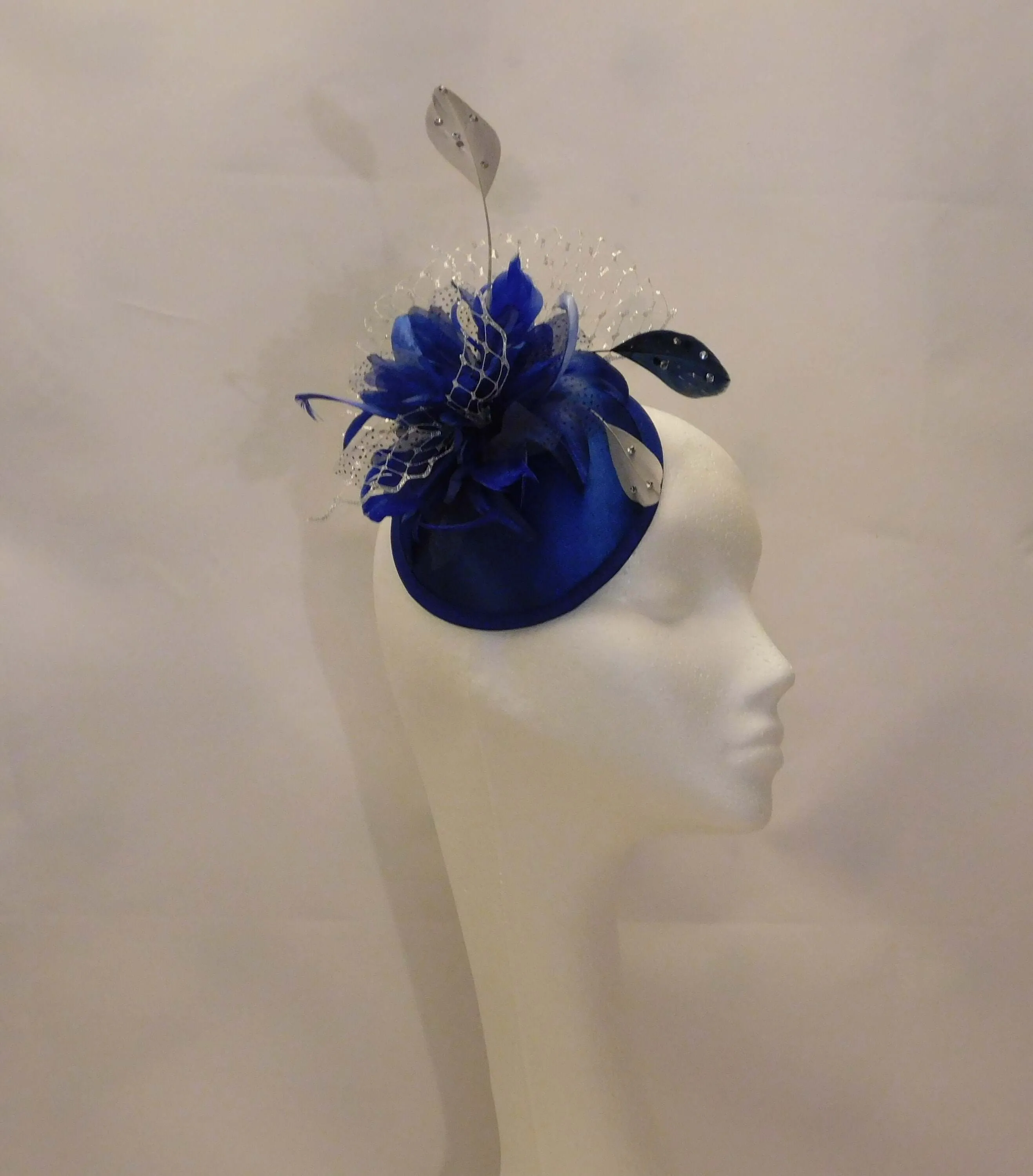 FASCINATOR hat ROYAL BLUE Hat fascinator #Blue  hat fascinator Race, Cocktail,Ladies day,Ascot hat Blue and silver feather hat Fascinator