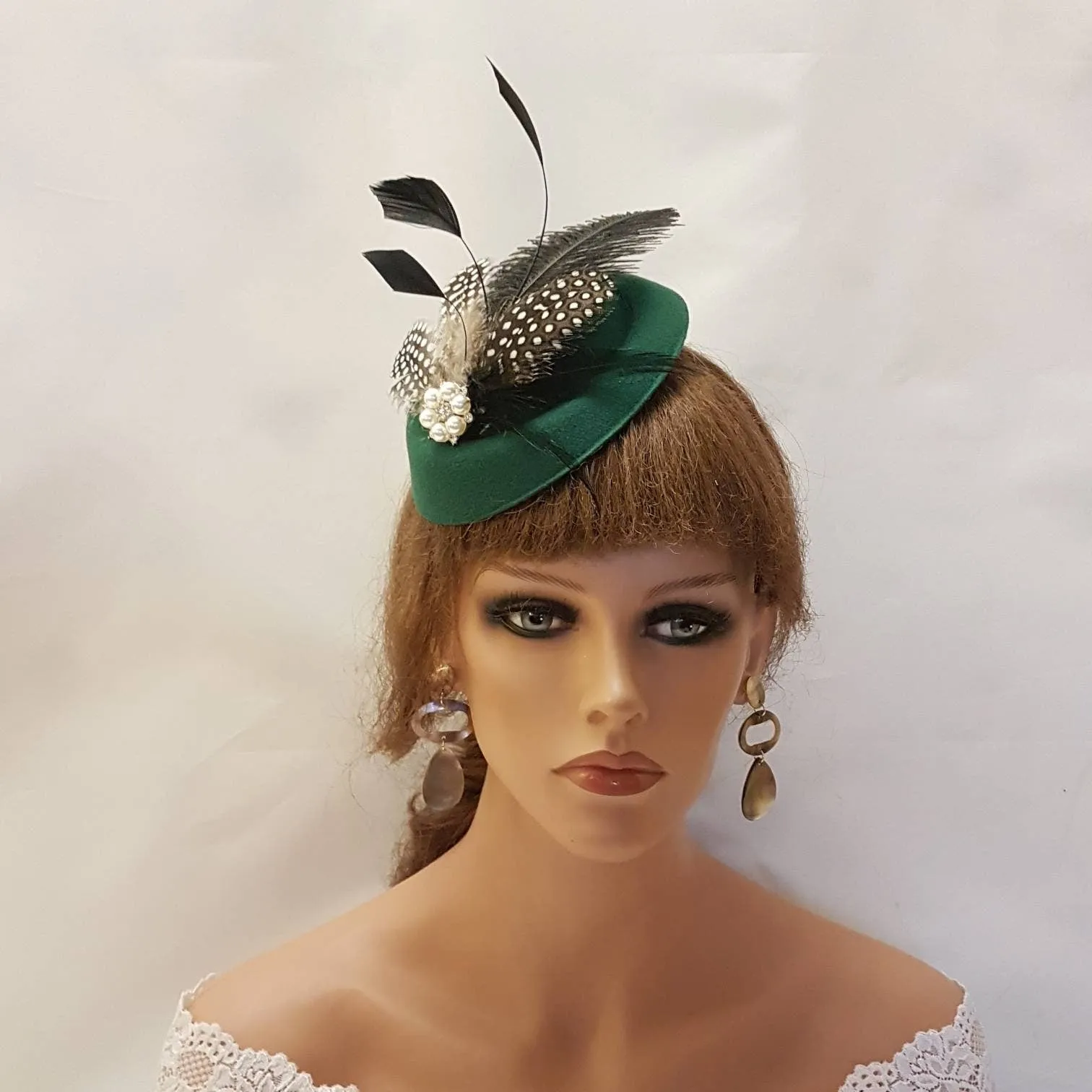GREEN HAT FASCINATOR,40,50s Feather Hat fascinator. Bottle Green hatinator,Feather hat. Race, Cocktail,Ladies,Ascot hat Fascinator headpiece