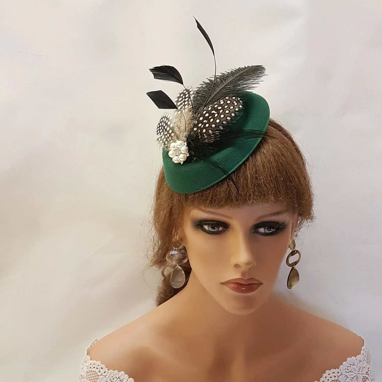 GREEN HAT FASCINATOR,40,50s Feather Hat fascinator. Bottle Green hatinator,Feather hat. Race, Cocktail,Ladies,Ascot hat Fascinator headpiece