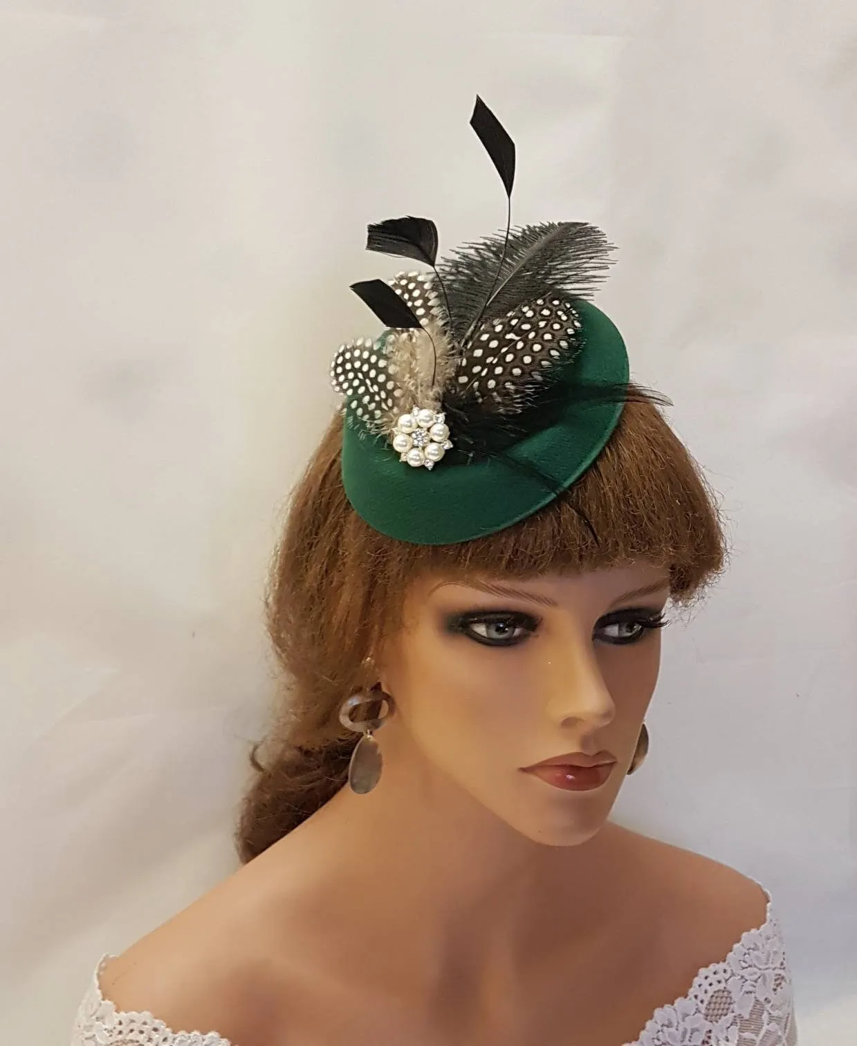 GREEN HAT FASCINATOR,40,50s Feather Hat fascinator. Bottle Green hatinator,Feather hat. Race, Cocktail,Ladies,Ascot hat Fascinator headpiece