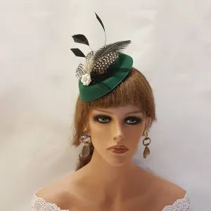 GREEN HAT FASCINATOR,40,50s Feather Hat fascinator. Bottle Green hatinator,Feather hat. Race, Cocktail,Ladies,Ascot hat Fascinator headpiece