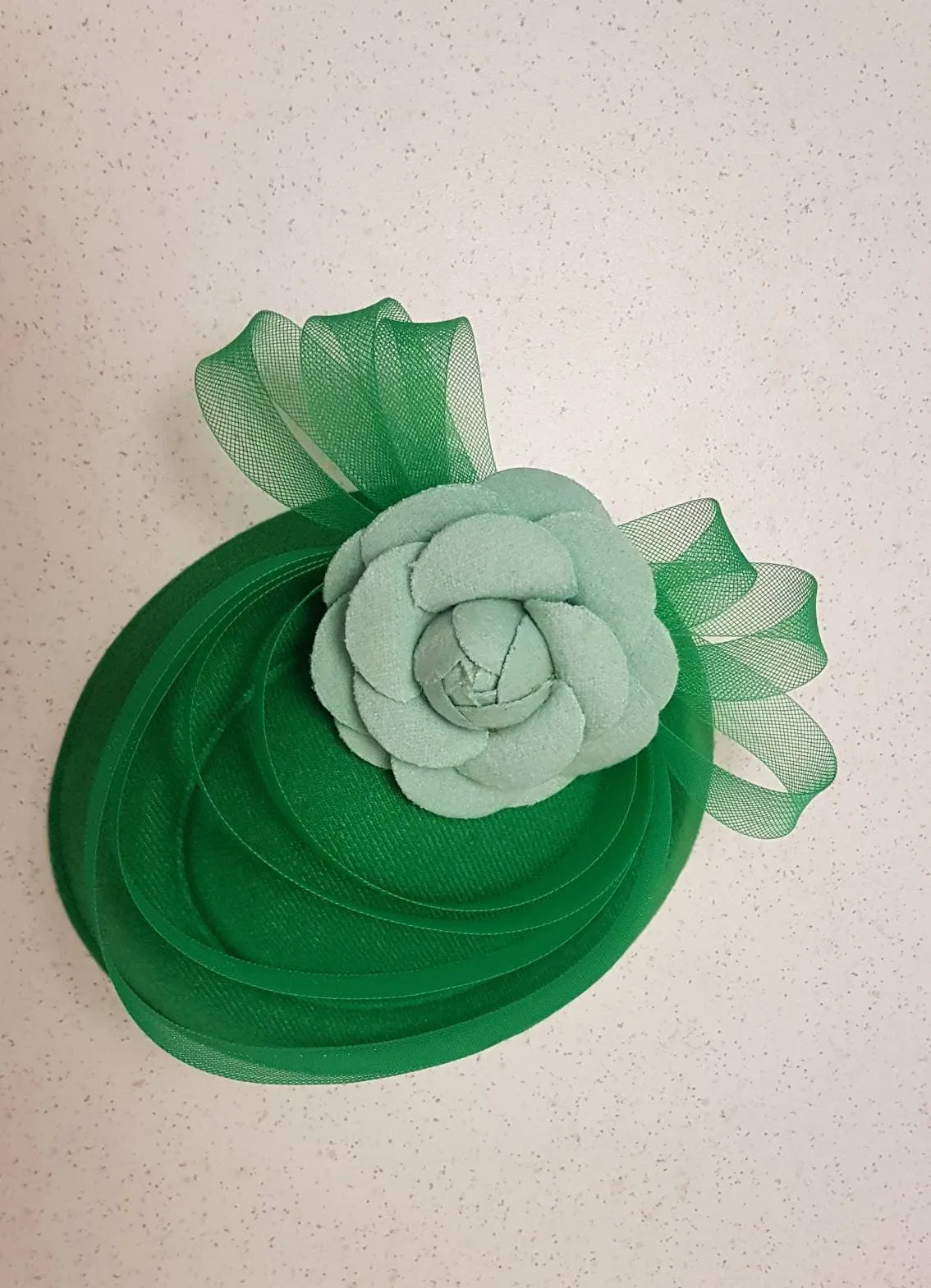 Hat fascinator, Vintage 40s 50s Hat, Green Hat, GREEN Felt like fascinator , Race Cocktail hat,  Ascot Hat, Cocktail hat, wedding headpiece