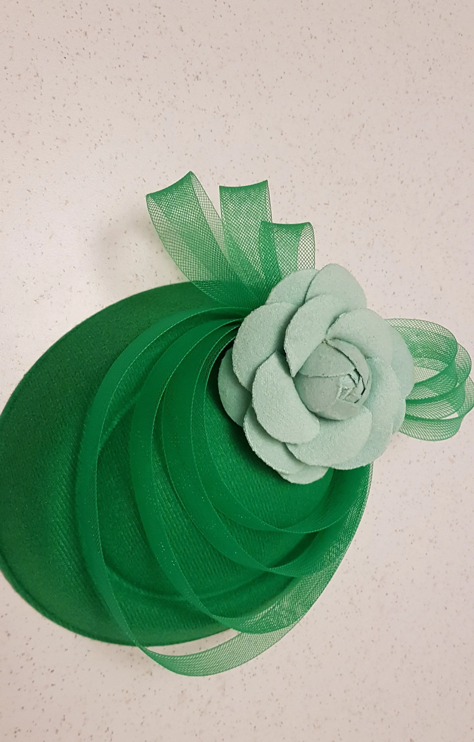 Hat fascinator, Vintage 40s 50s Hat, Green Hat, GREEN Felt like fascinator , Race Cocktail hat,  Ascot Hat, Cocktail hat, wedding headpiece