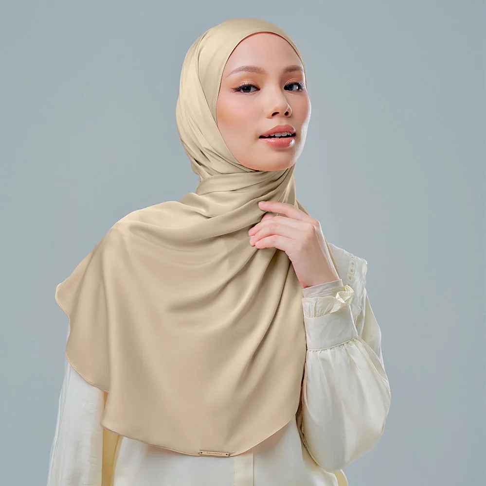 Inaya in Willow