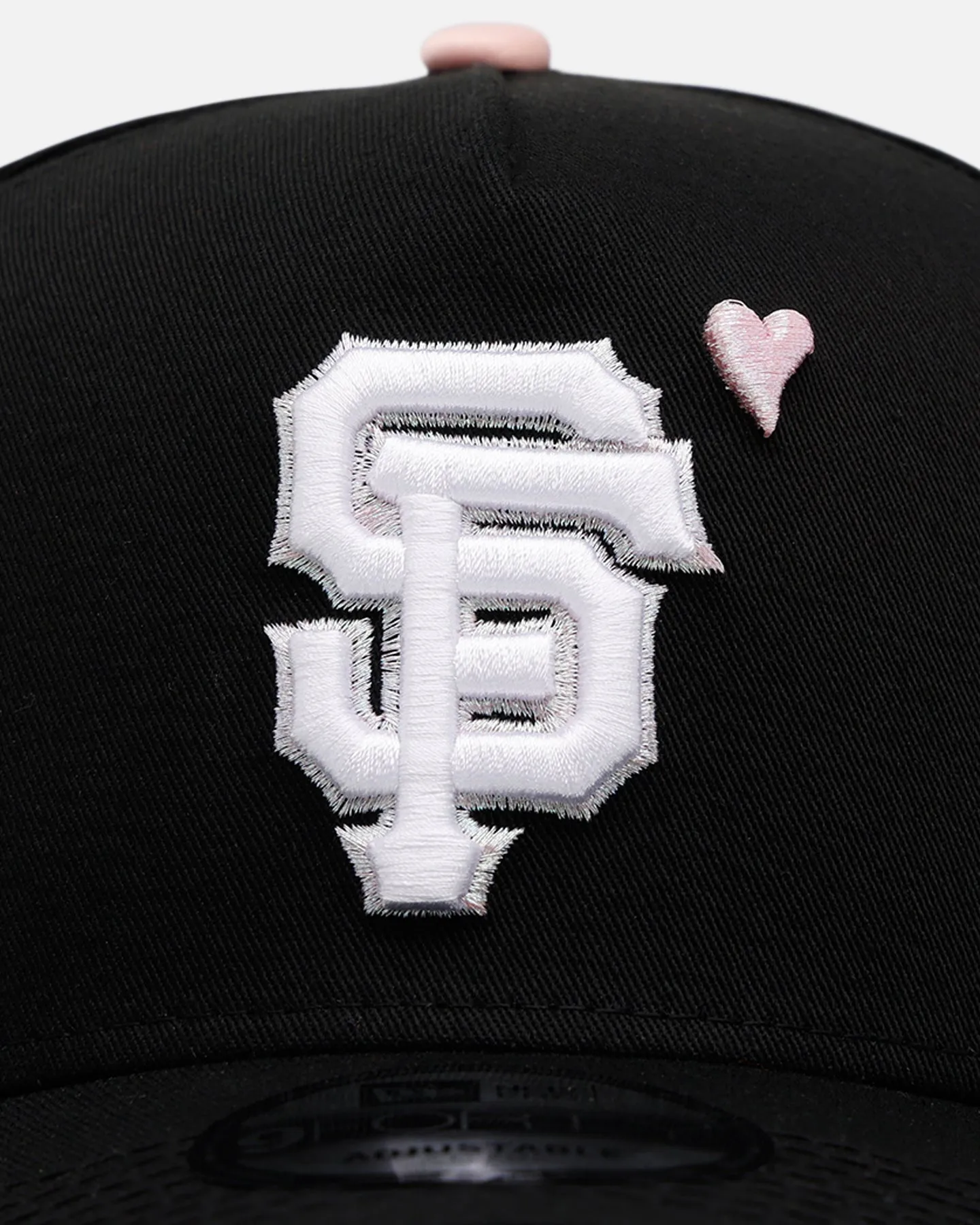 New Era San Francisco Giants 'Pink Satin Hearts 2.0' 9FORTY A-Frame Snapback Black/Pink