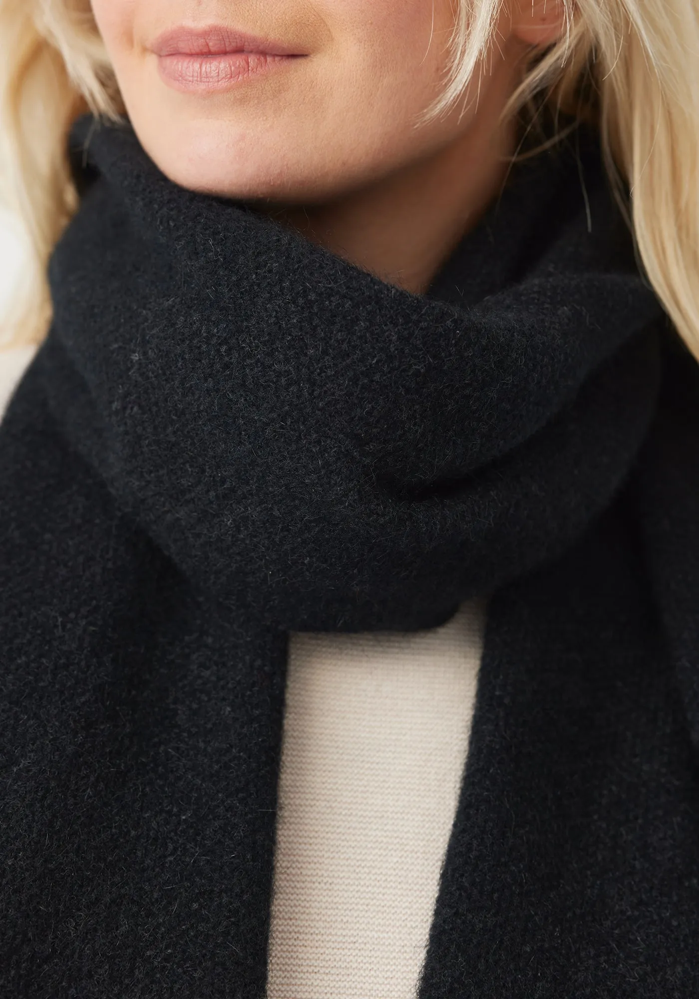 UNTOUCHED WORLD Moss Scarf