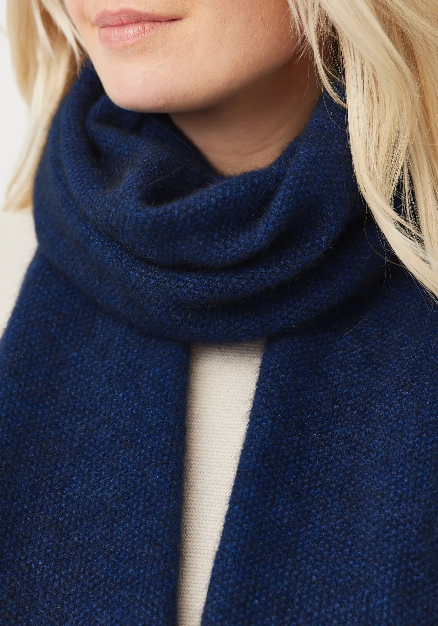UNTOUCHED WORLD Moss Scarf