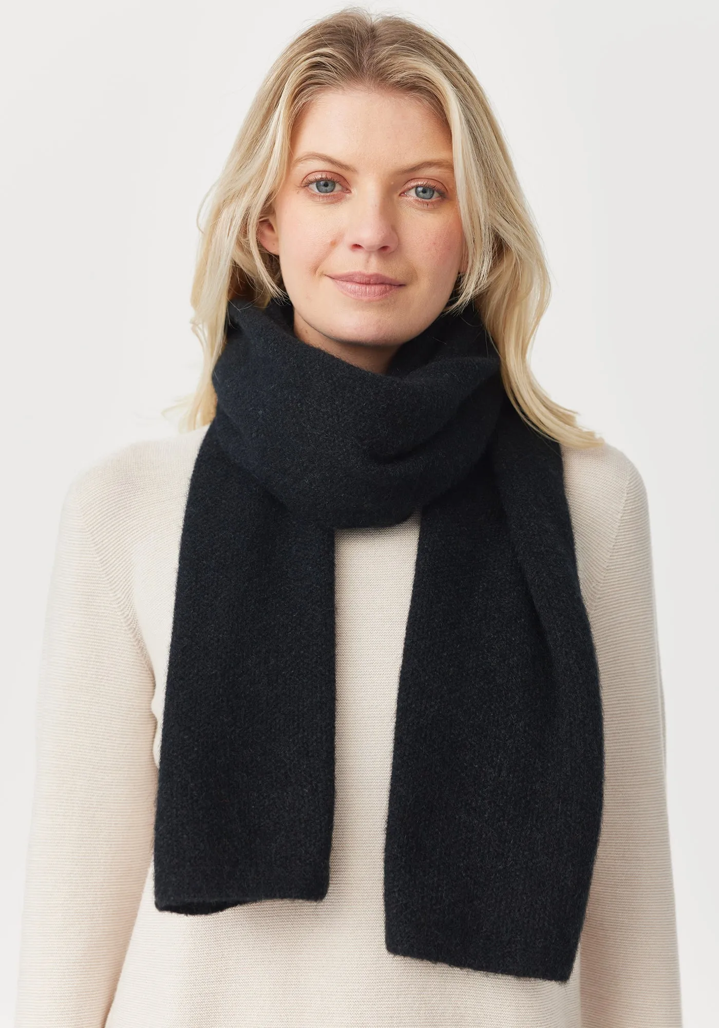 UNTOUCHED WORLD Moss Scarf