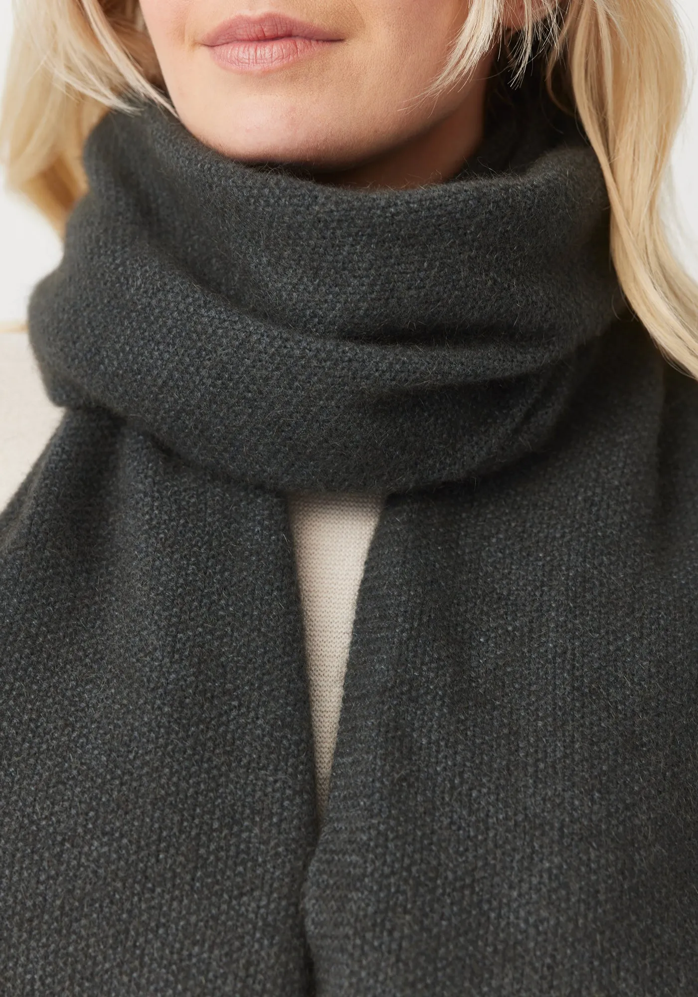 UNTOUCHED WORLD Moss Scarf