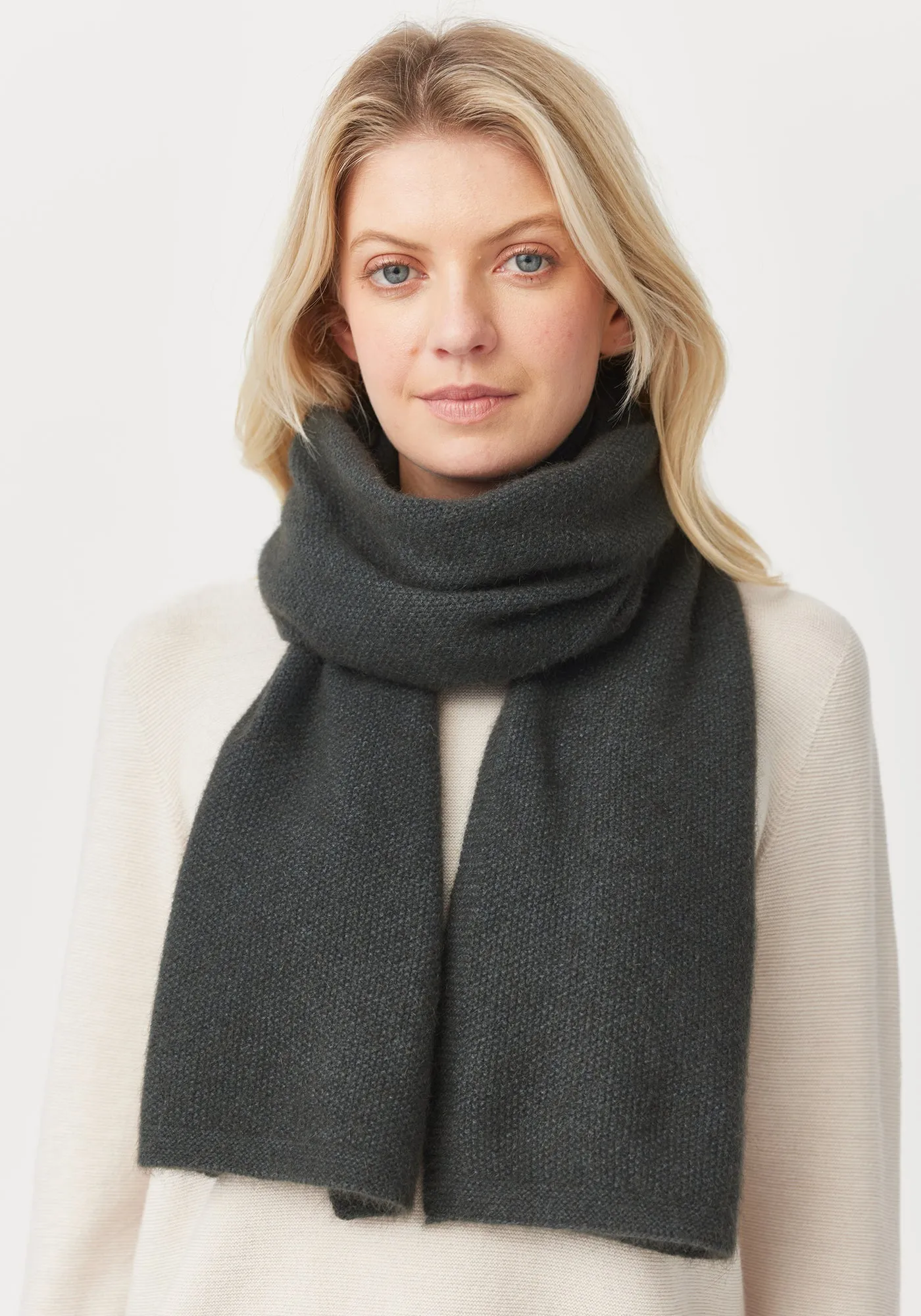 UNTOUCHED WORLD Moss Scarf