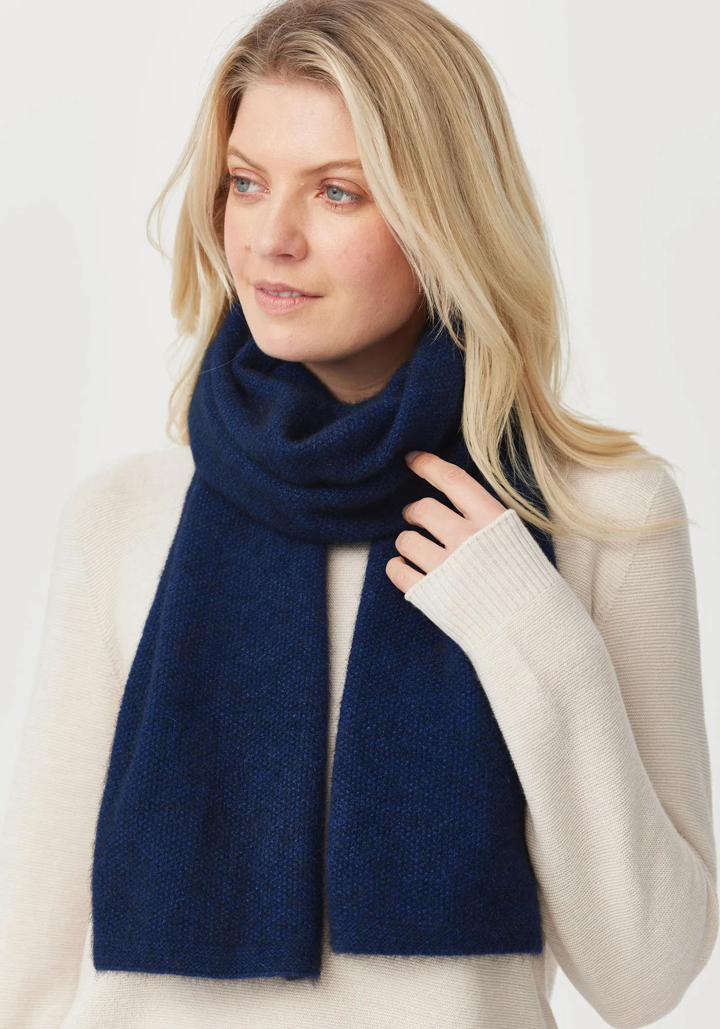 UNTOUCHED WORLD Moss Scarf